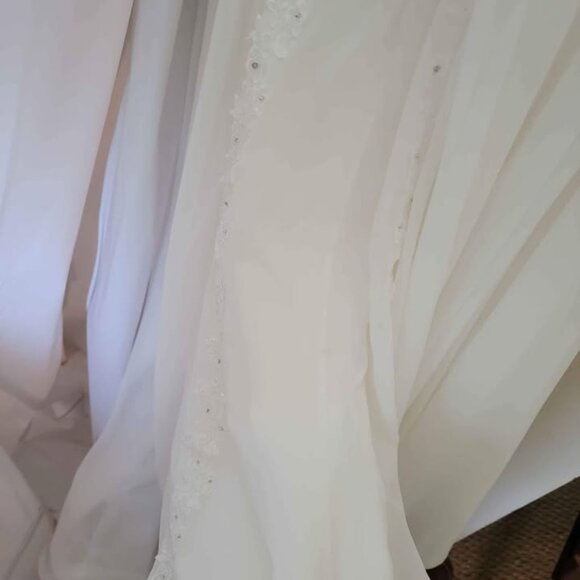 David's Bridal Wedding Dress - Picture 2 of 8